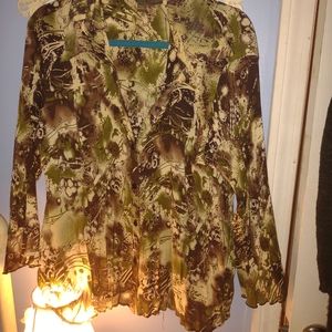 Women's ruffle blouse, brown, green, 3/4 sleeve.